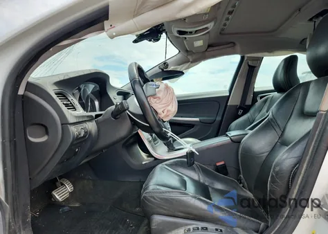 2017 Volvo S60 Dynamic из США, поврежденный, VIN YV140MTL1H2441094